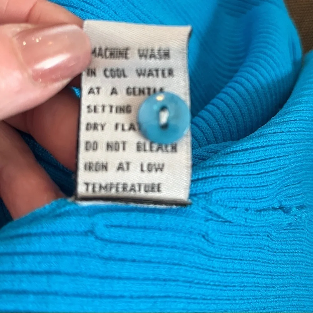 Venini Women’a Aqua Blue Six Button Cardigan Size Medium